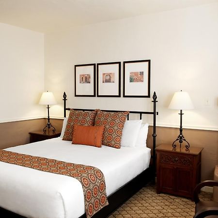 Cypress Inn Carmel-by-the-Sea ภายนอก รูปภาพ