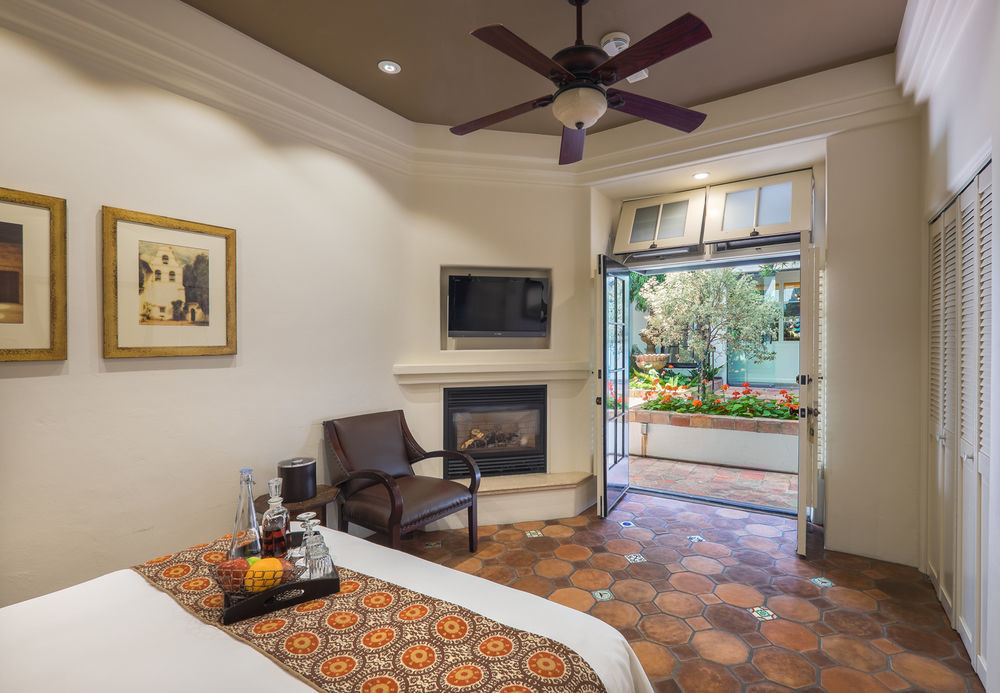 Cypress Inn Carmel-by-the-Sea ภายนอก รูปภาพ