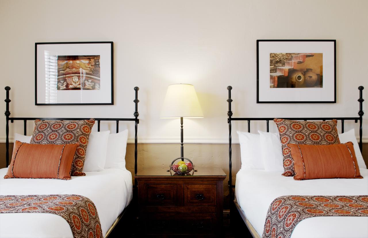 Cypress Inn Carmel-by-the-Sea ภายนอก รูปภาพ