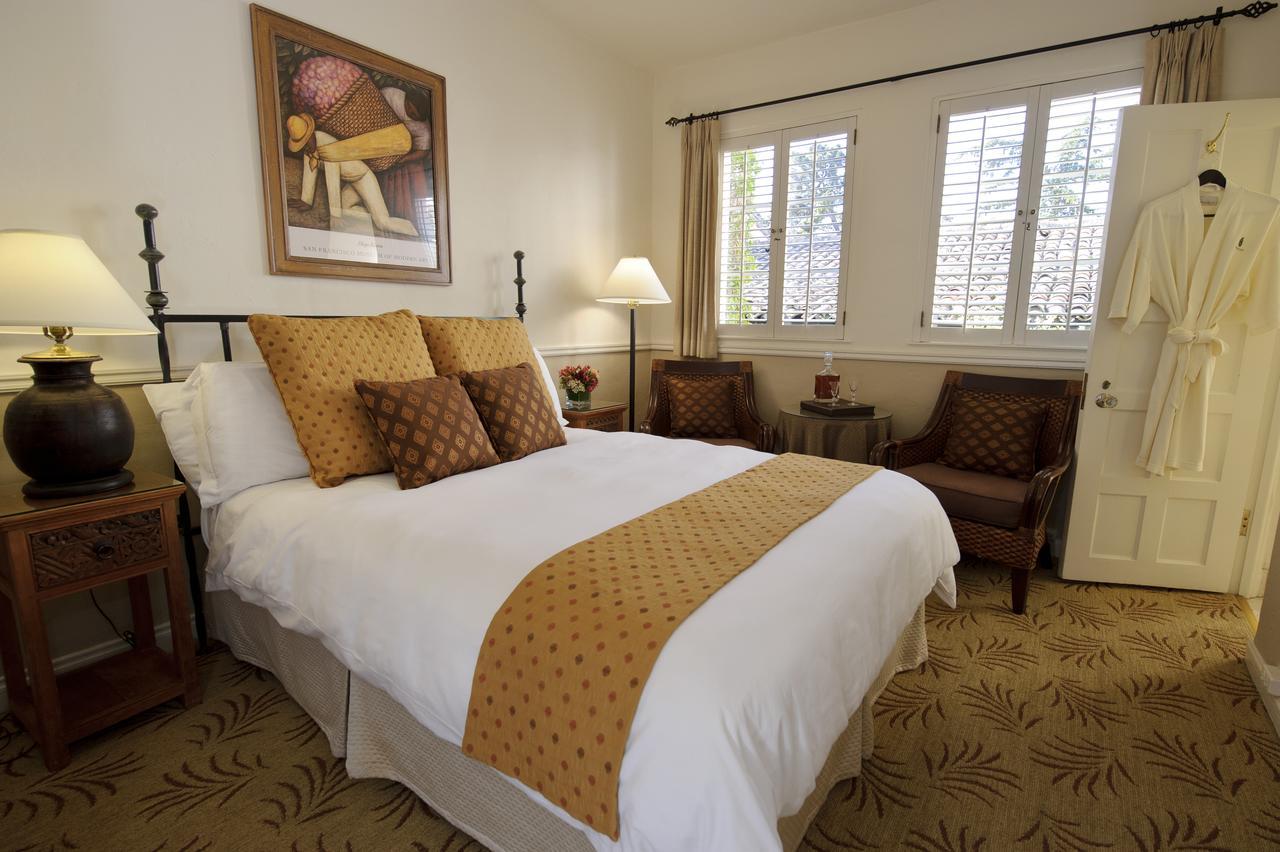Cypress Inn Carmel-by-the-Sea ภายนอก รูปภาพ
