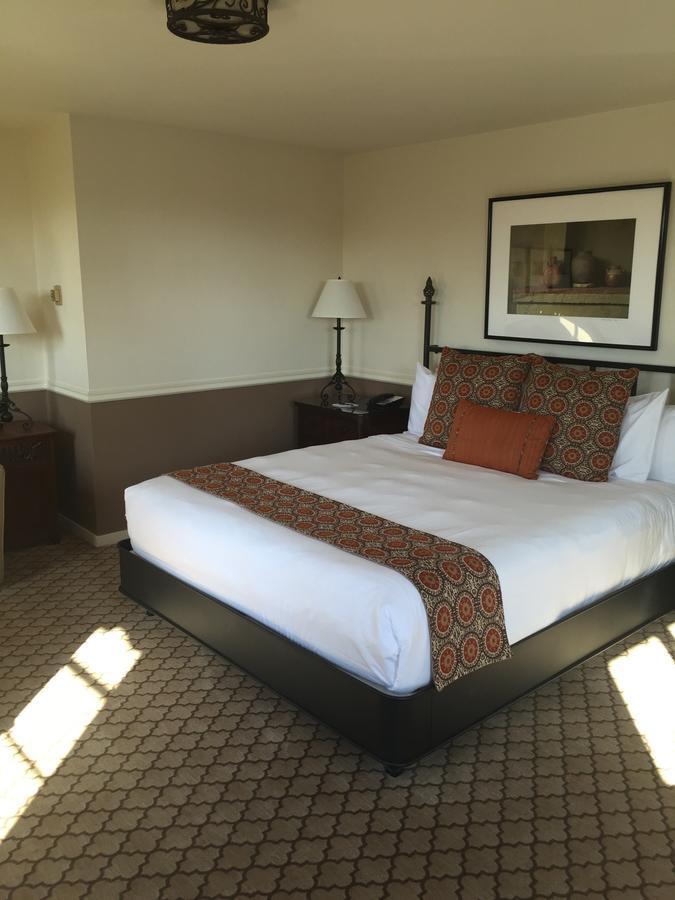 Cypress Inn Carmel-by-the-Sea ภายนอก รูปภาพ