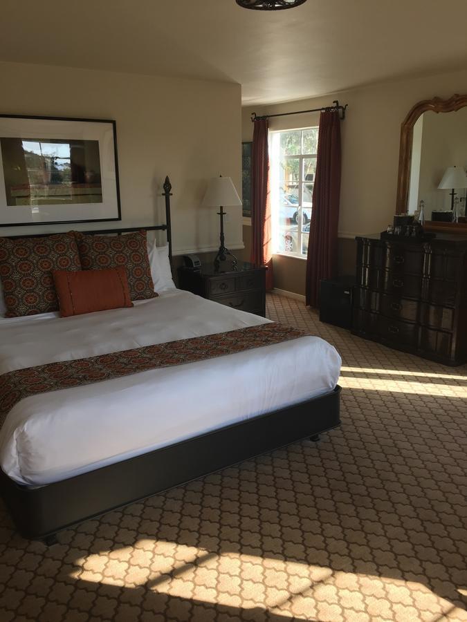 Cypress Inn Carmel-by-the-Sea ภายนอก รูปภาพ