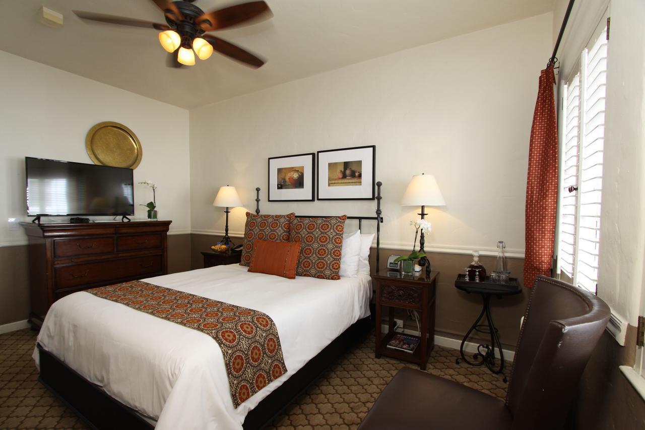 Cypress Inn Carmel-by-the-Sea ภายนอก รูปภาพ