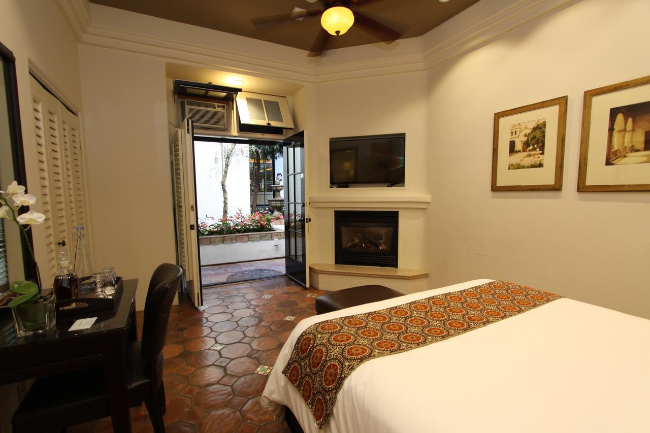 Cypress Inn Carmel-by-the-Sea ภายนอก รูปภาพ
