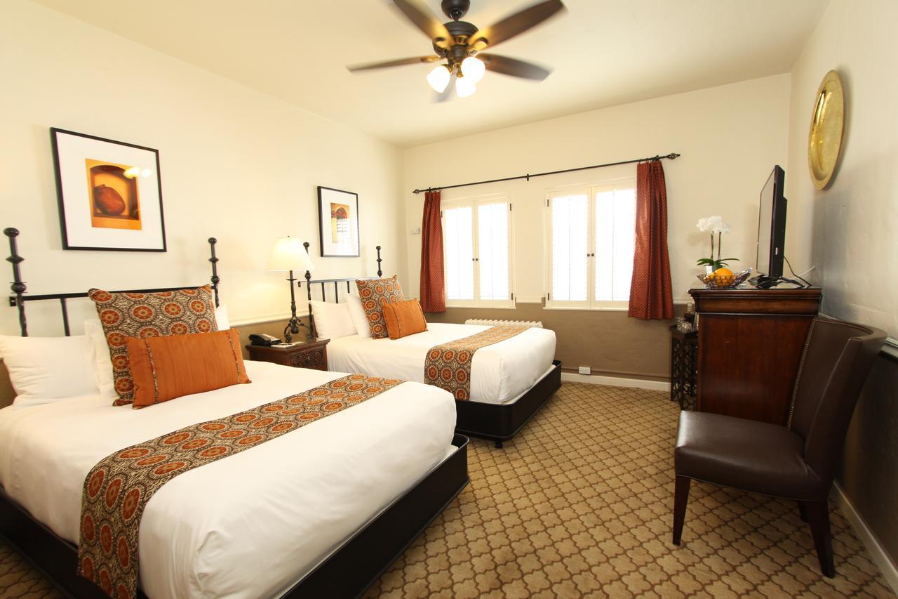 Cypress Inn Carmel-by-the-Sea ภายนอก รูปภาพ