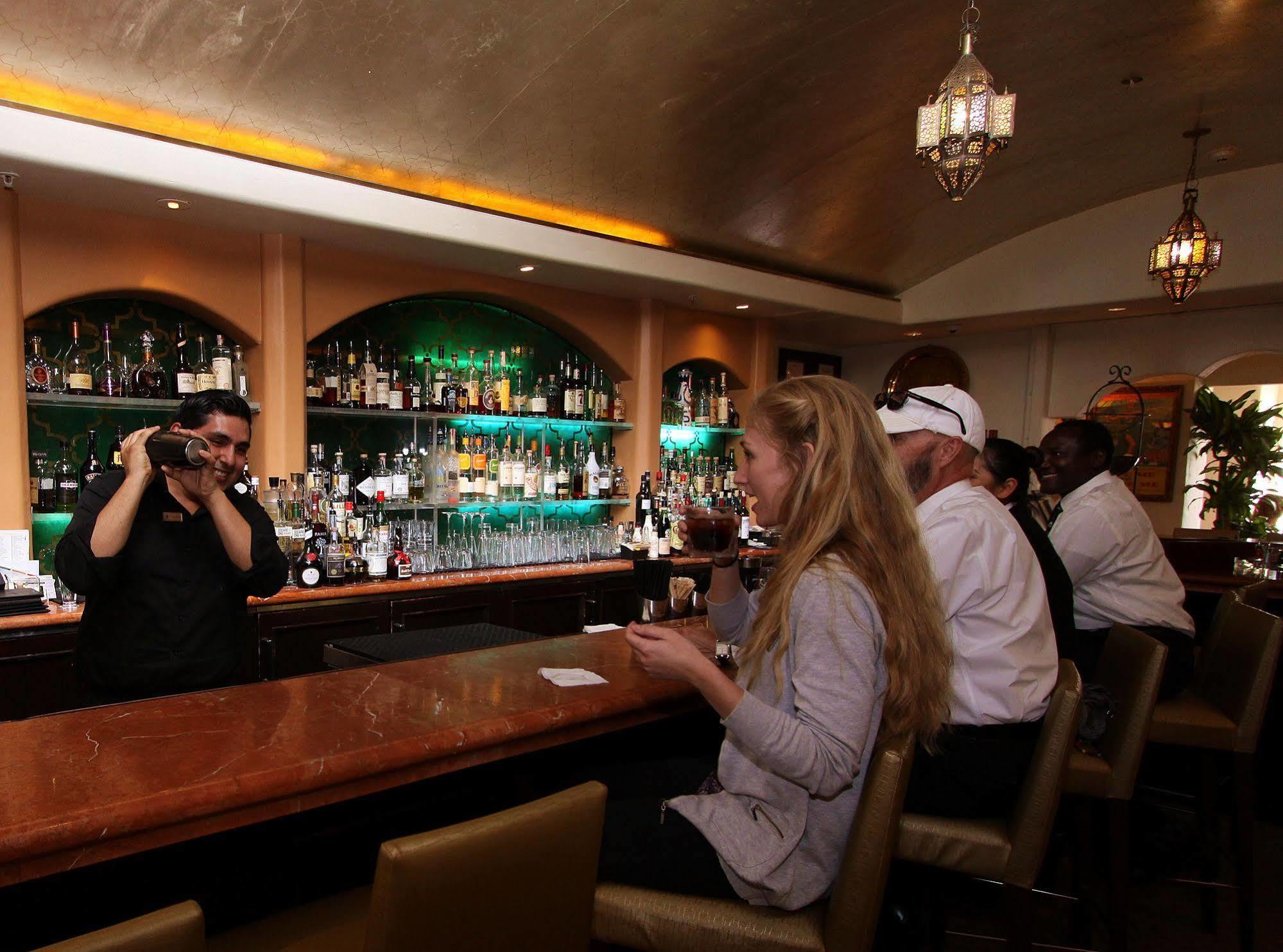 Cypress Inn Carmel-by-the-Sea ภายนอก รูปภาพ