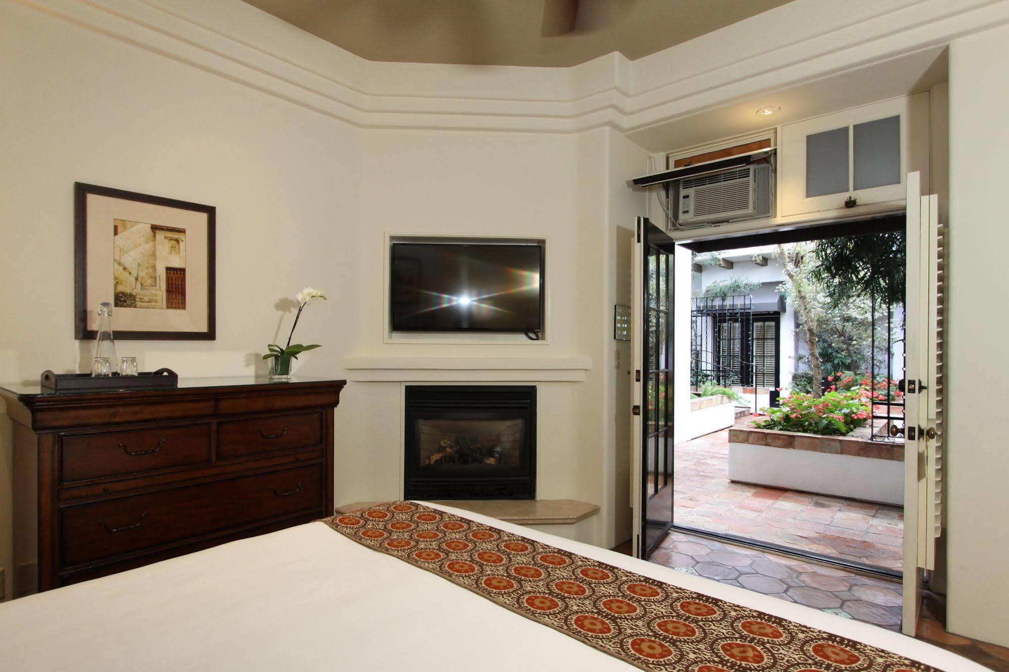 Cypress Inn Carmel-by-the-Sea ภายนอก รูปภาพ